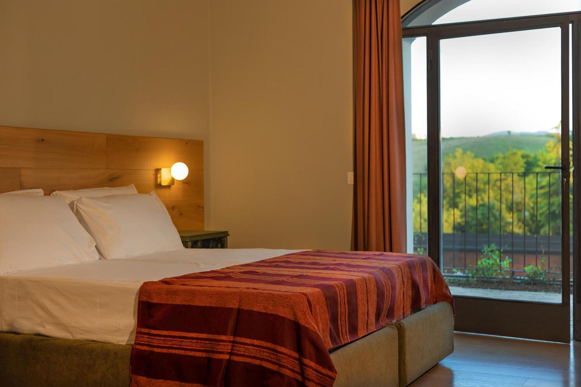 Luce Boutique Hotel Fortunago ภายนอก รูปภาพ